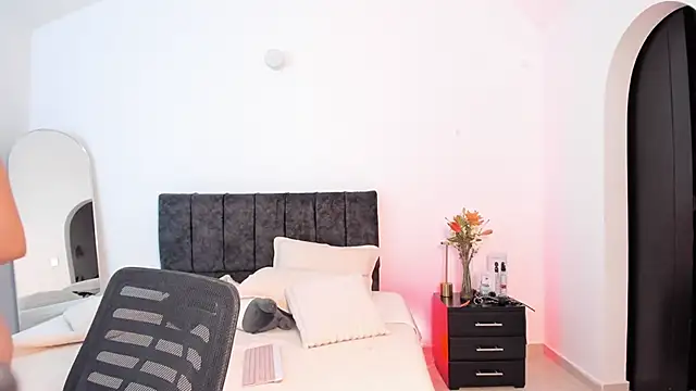 Taylormaxwell online show from 12/19/25, 10:45