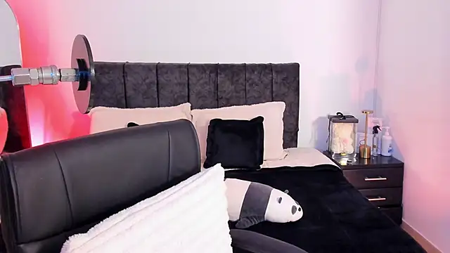 Snapshot of Taylormaxwell chatting on 02/19/26, 08:17 Taylormaxwell online show from 02/19/26, 08:17