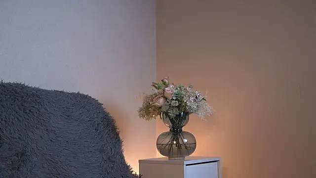 ywixos online show from 12/13/25, 09:43