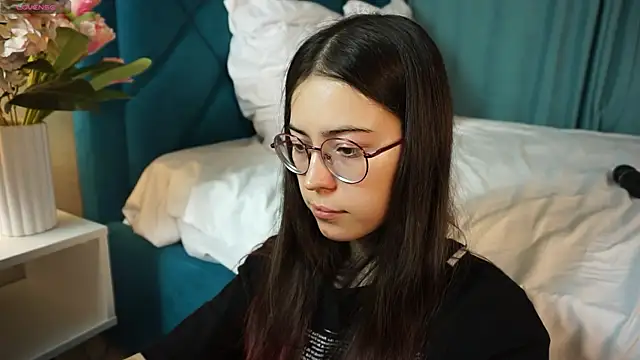 ywixos online show from 12/18/25, 02:32