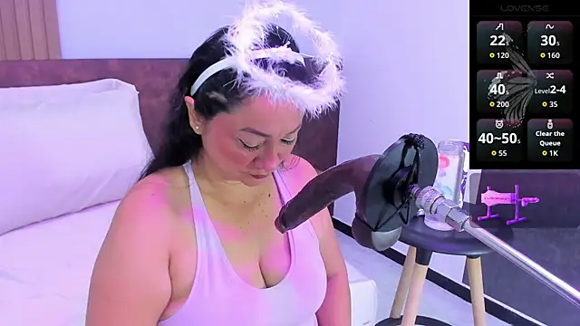 lisa milf  online show from 11/19/25, 02:00