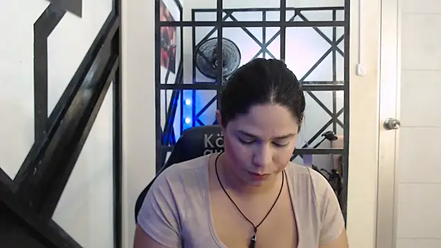 lucia ht online show from 10/08/25, 12:34