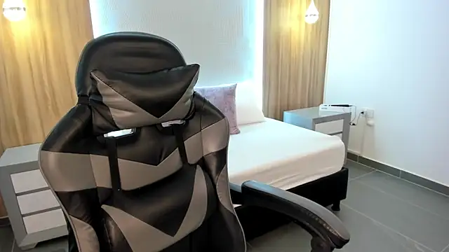 megara x  online show from 11/04/25, 02:15