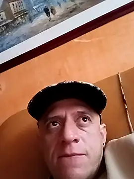 Snapshot of leon8013A chatting on 09/12/25, 12:38 leon8013A online show from 09/12/25, 12:38