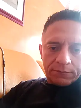 Snapshot of leon8013A chatting on 09/14/25, 04:18 leon8013A online show from 09/14/25, 04:18