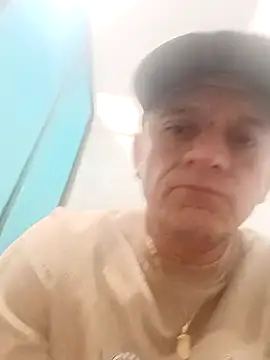 Snapshot of leon8013A chatting on 09/10/25, 11:53 leon8013A online show from 09/10/25, 11:53