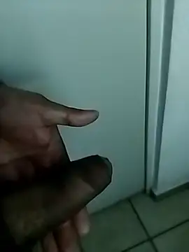 Snapshot of Leofj007 chatting on 10/29/25, 04:33 Leofj007 online show from 10/29/25, 04:33