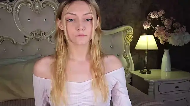 Snapshot of CindyFors chatting on 09/17/25, 08:55 CindyFors online show from 09/17/25, 08:55