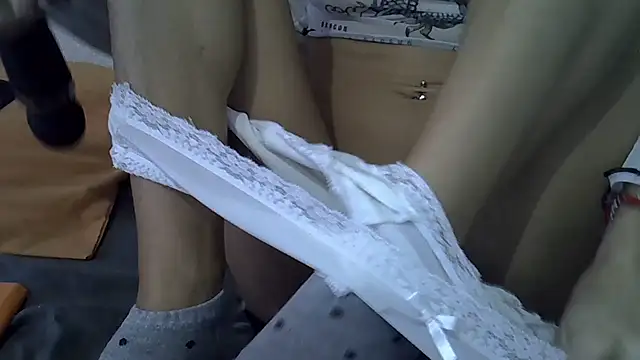 Snapshot of AnaLuxJulia chatting on 11/04/25, 09:02 AnaLuxJulia online show from 11/04/25, 09:02