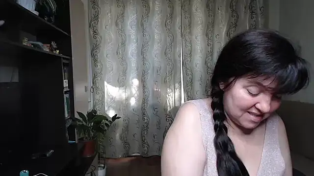 Snapshot of Illusionq chatting on 06/04/26, 05:12 Illusionq online show from 06/04/26, 05:12