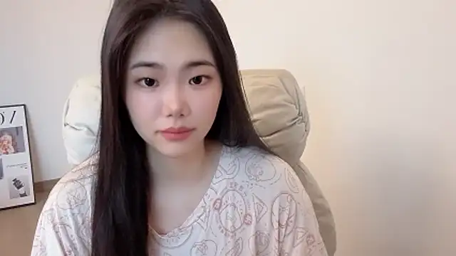 Snapshot of suki-1 chatting on 06/15/26, 08:58 suki-1 online show from 06/15/26, 08:58