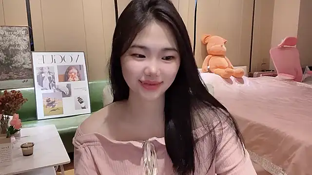 Snapshot of suki-1 chatting on 09/30/25, 05:35 suki-1 online show from 09/30/25, 05:35