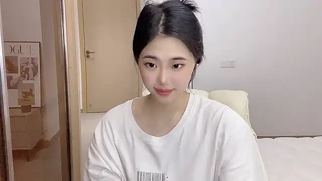Snapshot of suki-1 chatting on 10/17/25, 03:25 suki-1 online show from 10/17/25, 03:25