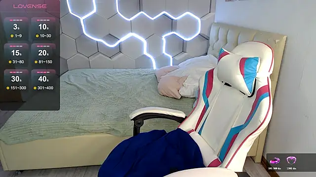 Snapshot of aliicemeow chatting on 06/27/26, 05:57 aliicemeow online show from 06/27/26, 05:57