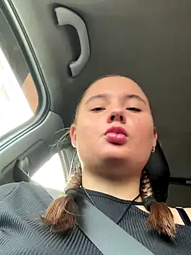 Snapshot of StephanieMur chatting on 09/23/25, 05:03 StephanieMur online show from 09/23/25, 05:03