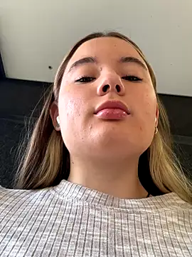 Snapshot of StephanieMur chatting on 09/12/25, 04:56 StephanieMur online show from 09/12/25, 04:56