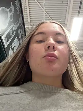 Snapshot of StephanieMur chatting on 10/11/25, 04:02 StephanieMur online show from 10/11/25, 04:02