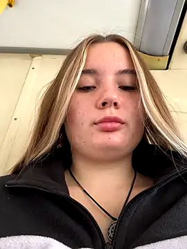 Snapshot of StephanieMur chatting on 09/14/25, 04:46 StephanieMur online show from 09/14/25, 04:46