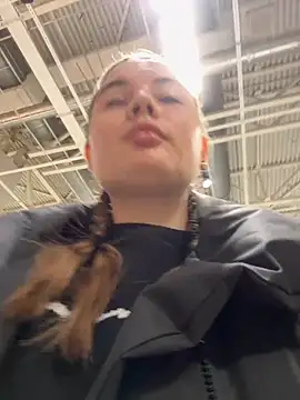 Snapshot of StephanieMur chatting on 09/30/25, 04:51 StephanieMur online show from 09/30/25, 04:51