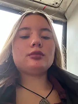 Snapshot of StephanieMur chatting on 09/18/25, 03:09 StephanieMur online show from 09/18/25, 03:09