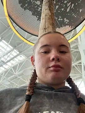 Snapshot of StephanieMur chatting on 10/12/25, 04:47 StephanieMur online show from 10/12/25, 04:47