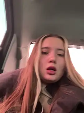 Snapshot of StephanieMur chatting on 09/17/25, 06:15 StephanieMur online show from 09/17/25, 06:15