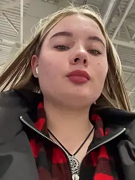 Snapshot of StephanieMur chatting on 09/29/25, 06:09 StephanieMur online show from 09/29/25, 06:09