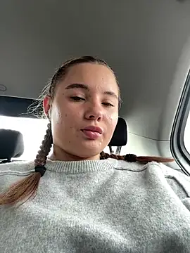 Snapshot of StephanieMur chatting on 09/24/25, 04:41 StephanieMur online show from 09/24/25, 04:41