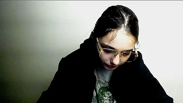 Snapshot of Sun_Shine__ chatting on 12/21/25, 03:19 Sun Shine online show from 12/21/25, 03:19