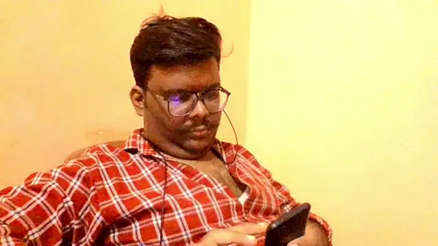 Snapshot of brownbear6 chatting on 10/18/25, 03:14 brownbear6 online show from 10/18/25, 03:14