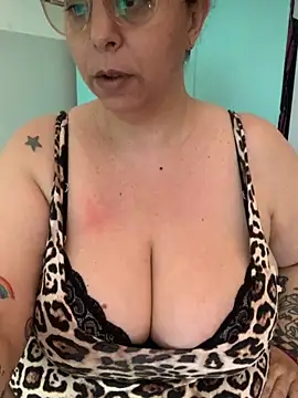 LupeLok online show from 11/17/25, 04:33