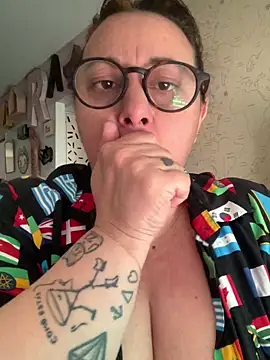 LupeLok online show from 10/21/25, 04:28