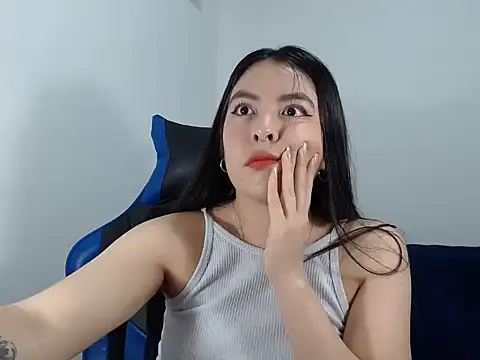 Snapshot of EloiseJun chatting on 10/13/25, 03:08 EloiseJun online show from 10/13/25, 03:08