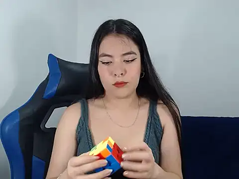 EloiseJun online show from 11/19/25, 03:06