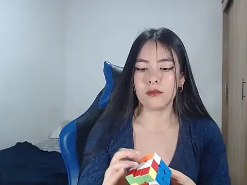 EloiseJun online show from 11/06/25, 12:14