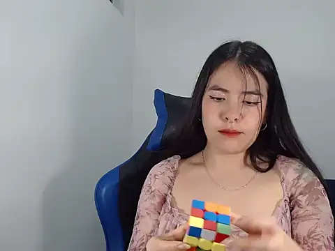 EloiseJun online show from 10/26/25, 02:45