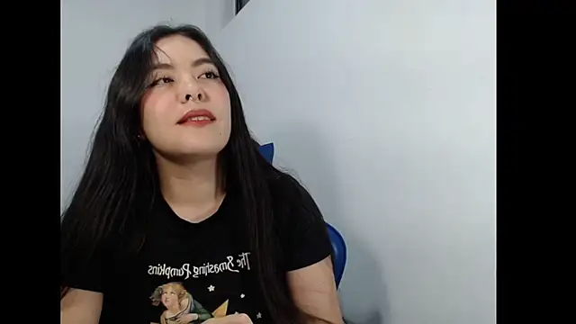 Snapshot of EloiseJun chatting on 06/19/26, 03:45 EloiseJun online show from 06/19/26, 03:45