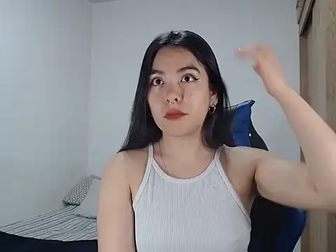 Snapshot of EloiseJun chatting on 09/23/25, 03:13 EloiseJun online show from 09/23/25, 03:13