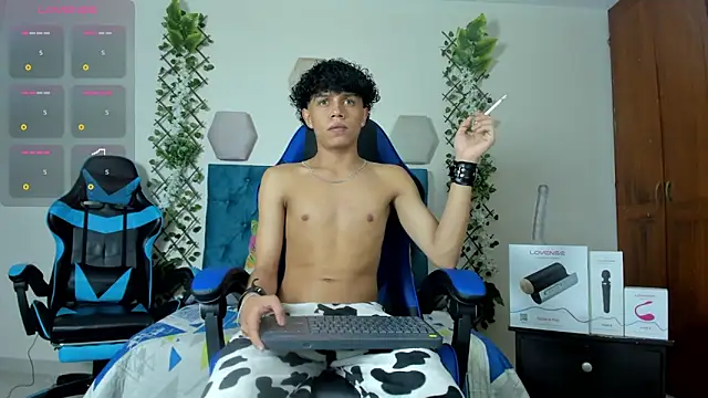 Snapshot of _taylor_black chatting on 10/07/25, 12:11  taylor black online show from 10/07/25, 12:11