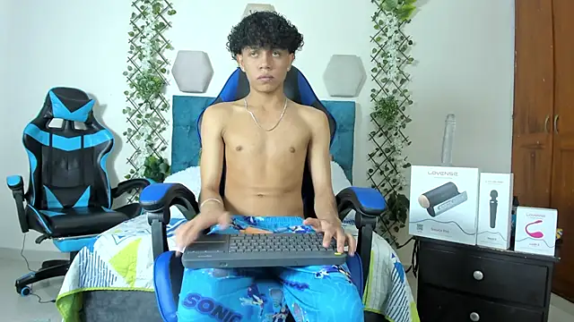 Snapshot of _taylor_black chatting on 10/08/25, 10:54  taylor black online show from 10/08/25, 10:54