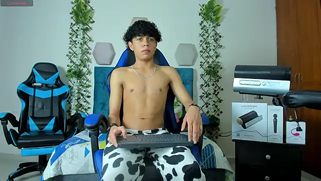 Snapshot of _taylor_black chatting on 09/30/25, 09:32  taylor black online show from 09/30/25, 09:32