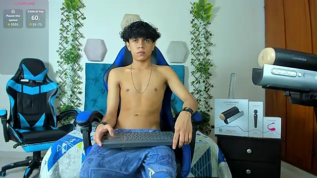 Snapshot of _taylor_black chatting on 10/01/25, 10:02  taylor black online show from 10/01/25, 10:02