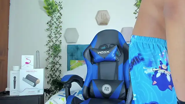 Snapshot of _taylor_black chatting on 10/17/25, 10:33  taylor black online show from 10/17/25, 10:33