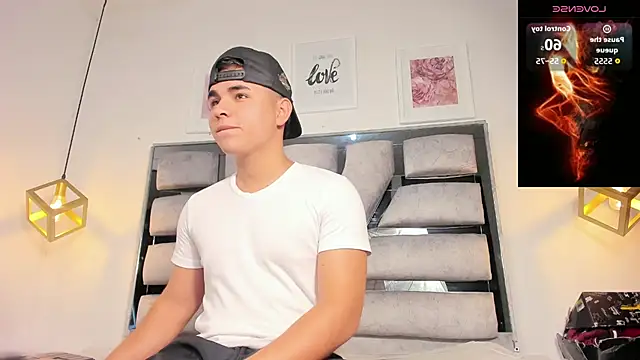 lianfox  online show from 04/14/26, 12:32