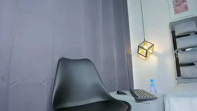 lianfox  online show from 11/22/25, 12:48