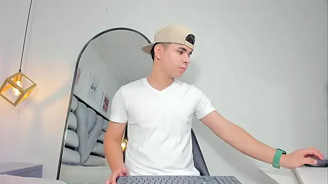 Snapshot of lianfox_ chatting on 12/19/25, 12:51 lianfox online show from 12/19/25, 12:51