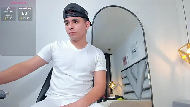 Snapshot of lianfox_ chatting on 02/15/26, 01:43 lianfox online show from 02/15/26, 01:43