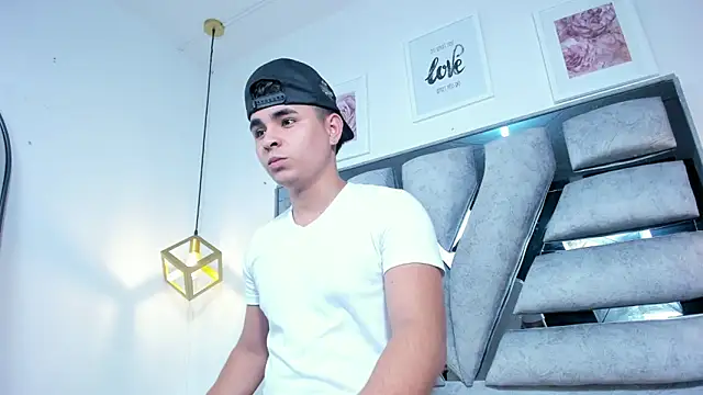 lianfox  online show from 04/07/26, 12:29