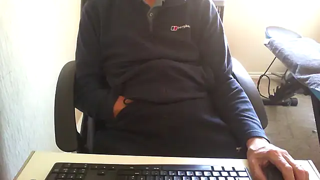 Snapshot of rogpb chatting on 04/21/26, 10:55 rogpb online show from 04/21/26, 10:55