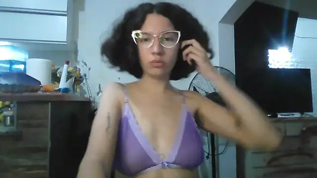 Snapshot of loliporomero chatting on 10/19/25, 01:52 loliporomero online show from 10/19/25, 01:52